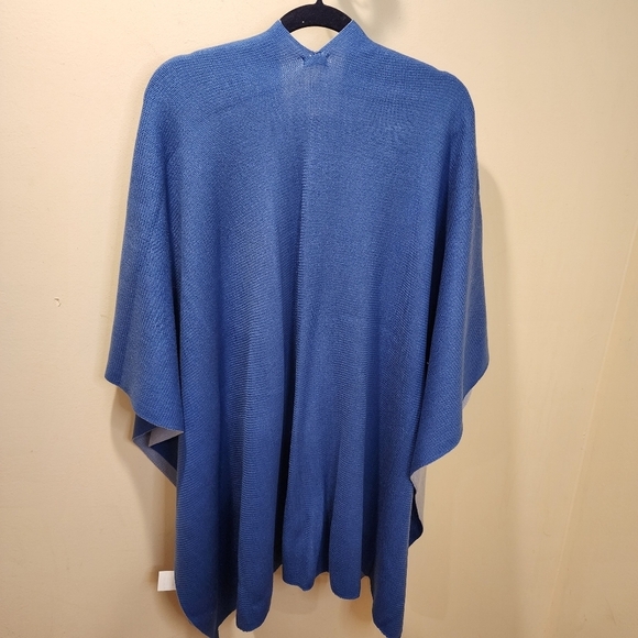 KEVIA Large 100% Acrylic Blue Poncho - Picture 6 of 10
